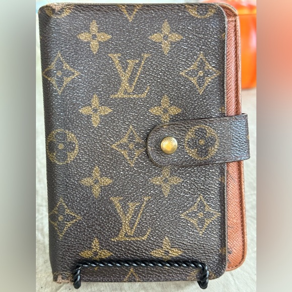 LOUIS VUITTON MONOGRAM LARGE ZIP WALLET - Picture 2 of 10